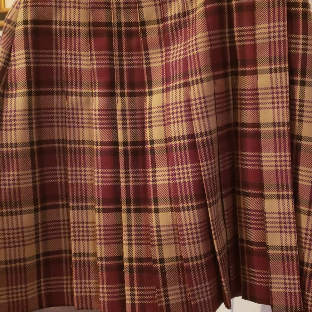 Front pleated skirt